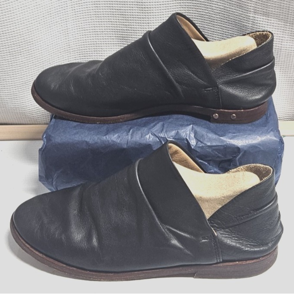 beek Puffin Loafers slip on booties women US 7 leather upper black